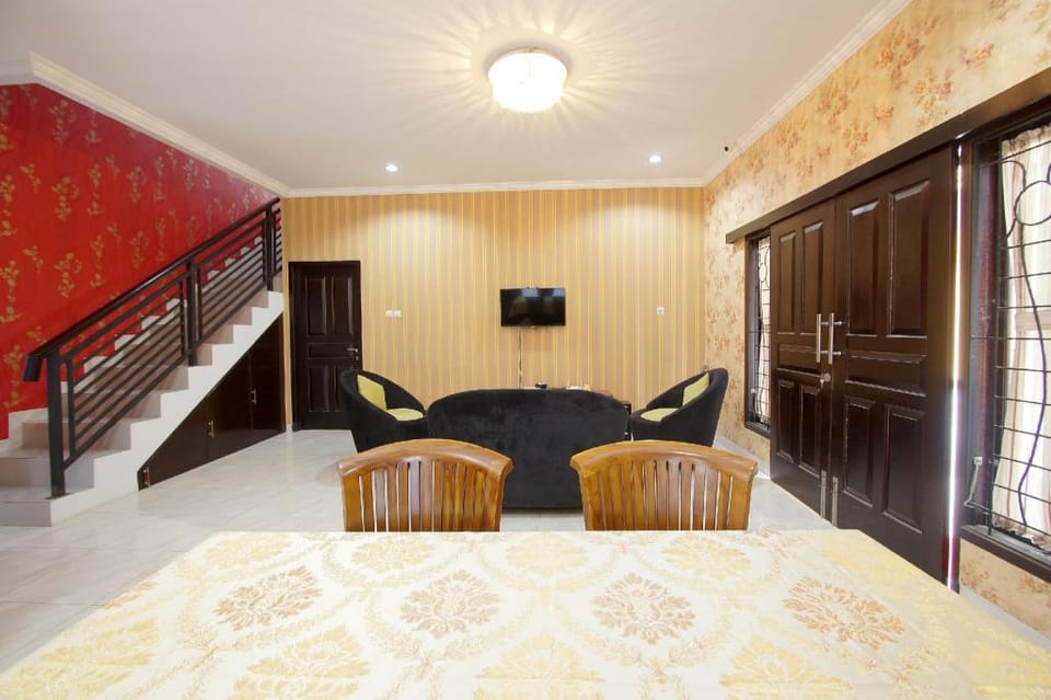 Dancenter Bayang Brothers Guesthouse Hotel in Yogyakarta