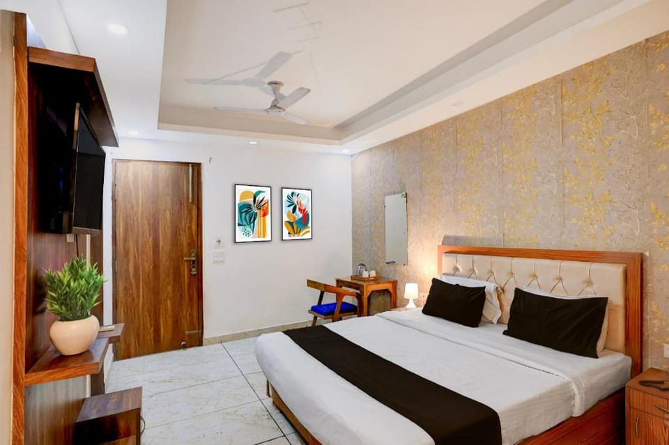 Super Townhouse Sector 122 Noida Formerly Anvi Inn Hotel in Noida