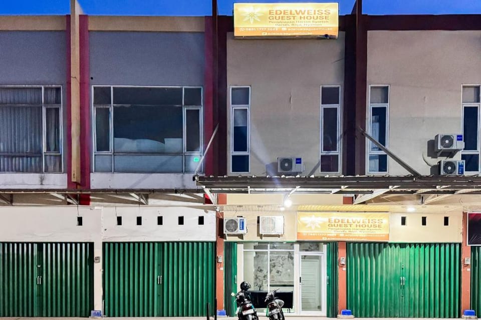 Urbanview Hotel Edelweiss Syariah Palembang by RedDoorz Hotel in Indonesia