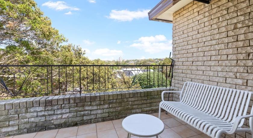 Bright 2-Bedroom Apartment Near Coogee Beach Vacation rental in Sydney