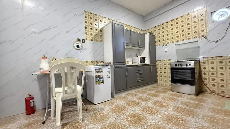 Two rooms, a hall and a kitchen near Alharam (4) Hotel in Medina