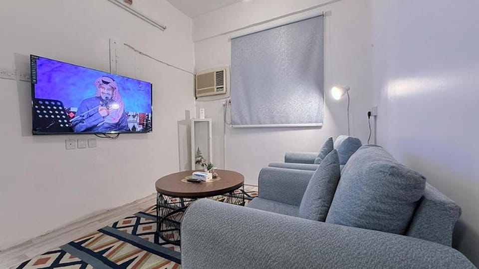 Two rooms, a hall and a kitchen near Alharam (4) Hotel in Medina