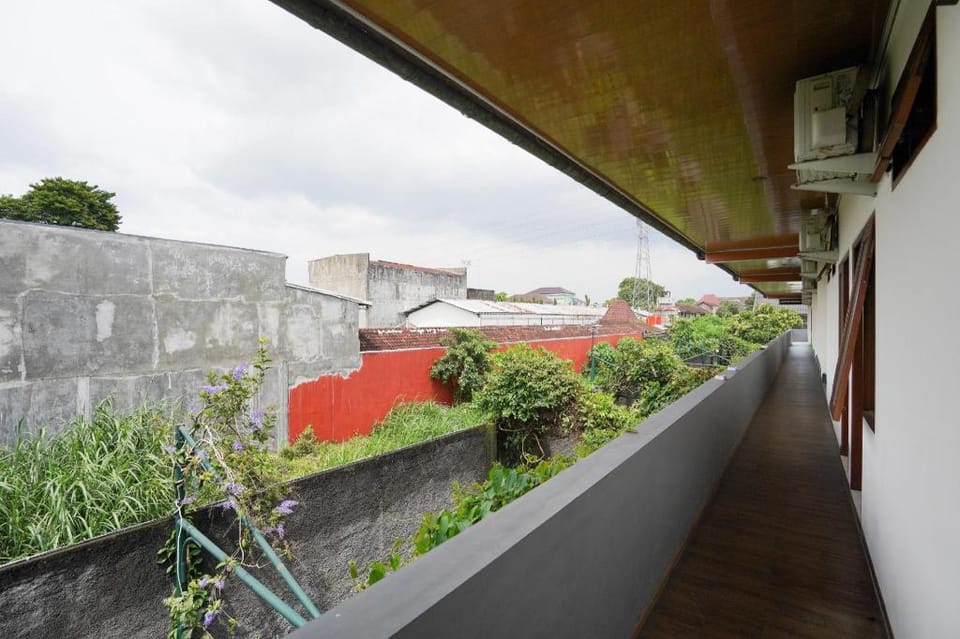 Urbanview Hotel Syariah Griya Asri Patran near Tugu Station Hotel in Special Region of Yogyakarta