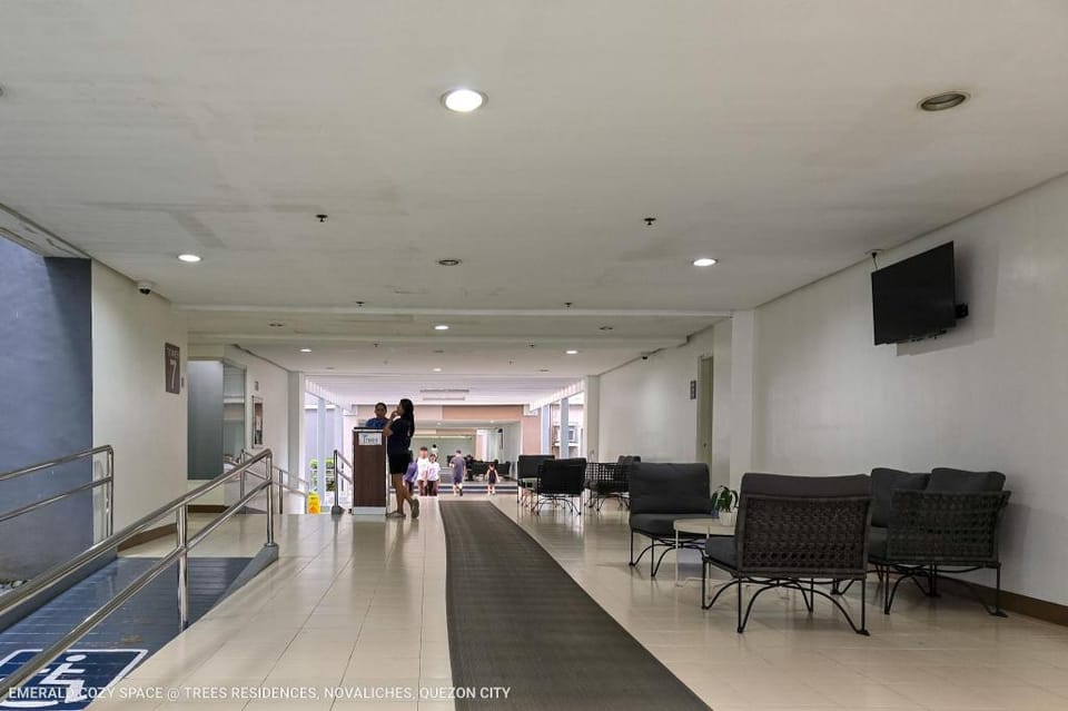 Emerald Cozy Space Hotel in Quezon City