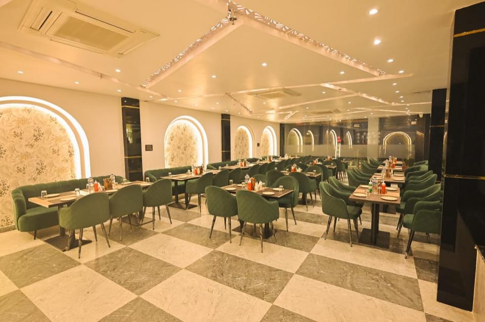 Madhuram Hotel Hotel in Uttar Pradesh