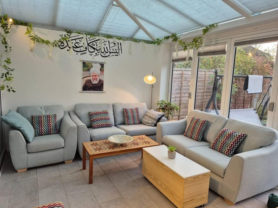 Cozy Guest Room in Aldershot Perfect for Solo Travellers Hotel in Borough of Waverley