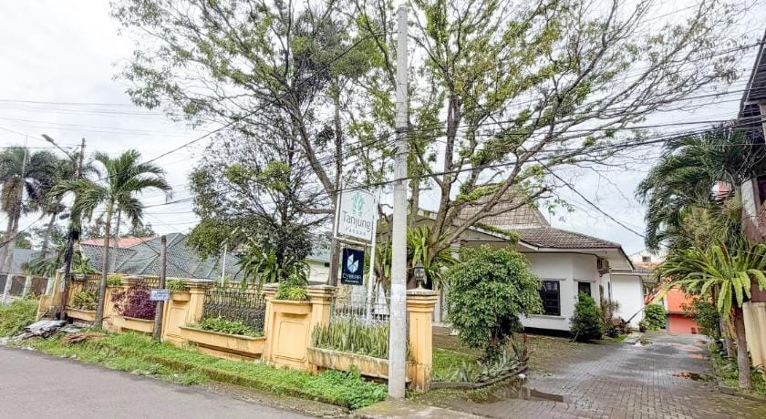 Guest House Tanjung Pakuan Bed and Breakfast in West Java