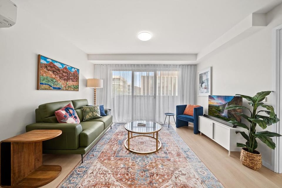 Braddon Retreat: Spacious 1-Bed with Parking Vacation rental in Canberra