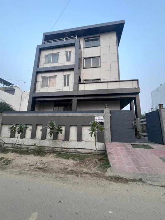SUNRISE REGAL INN Hotel in Lucknow