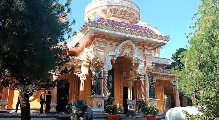 Nhà Nghỉ Phú Quý Hotel in Cambodia