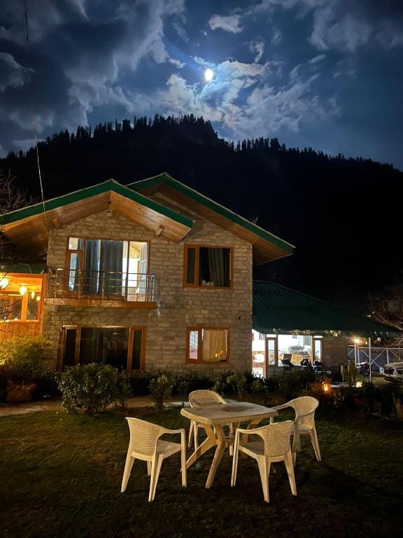 Persimmon Farmstead Shanag Hotel in Himachal Pradesh