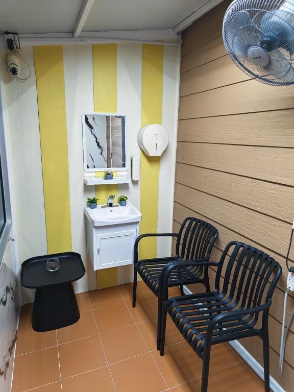Tiny house with kitchen and balcony Hotel in Perak