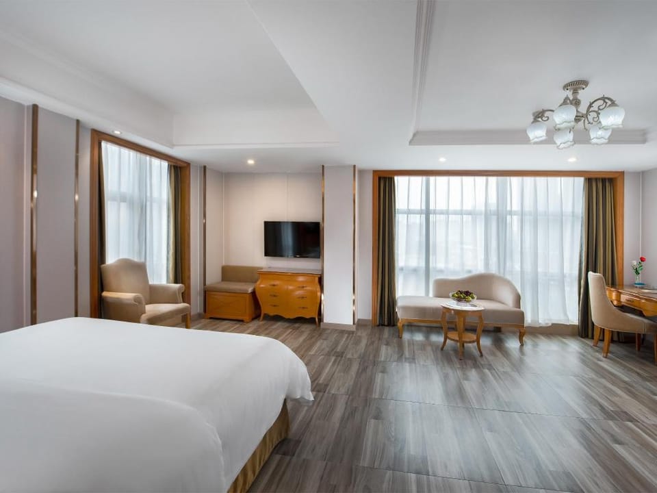 维也纳酒店（深圳龙岗万科里吉祥地铁站店） Hotel in Hong Kong