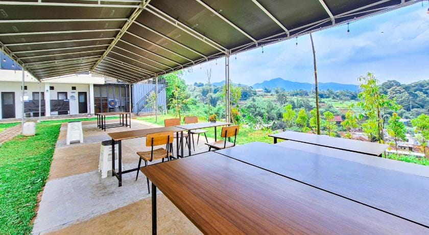 RedDoorz @ Rosa Glamping And Pool Ciparay Hotel in West Java