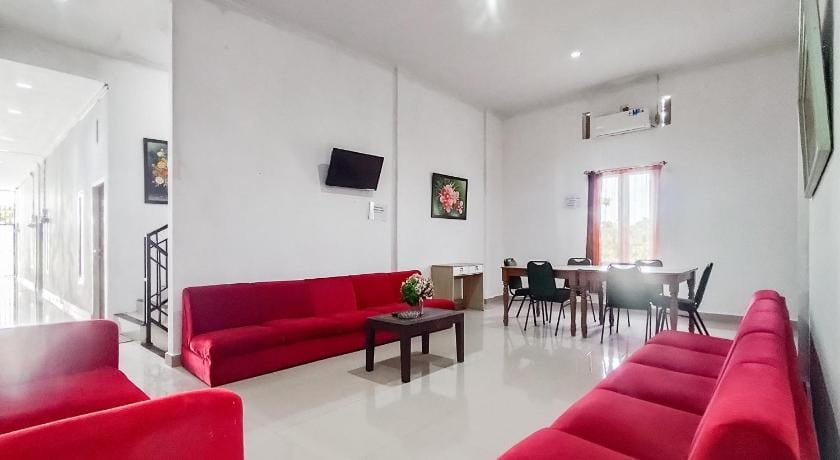 RedDoorz @ Qaireen Living Jambi Hotel in Indonesia