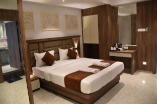 Hotel Aarush Inn Apartment in Maharashtra