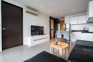 Suite Lumi 1BR | Rooftop Pool | ReLife Nai Harn Apartment in Chalong