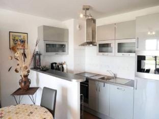 Rooms for 4 People Apartment in Étel