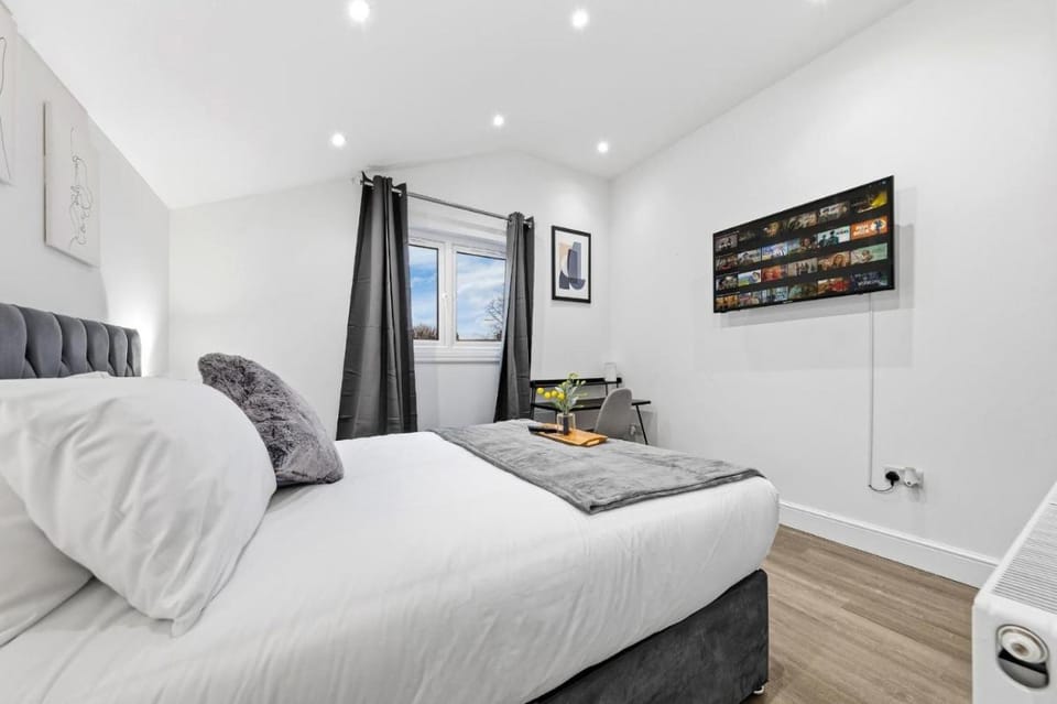 2Bed 2Bath at Hendon 1 Min to Train Free Parking Apartment in Edgware