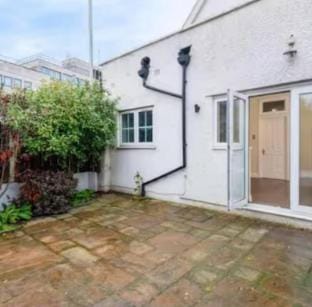 Bright  Lush 2 Bed Apartment Apartment in Croydon