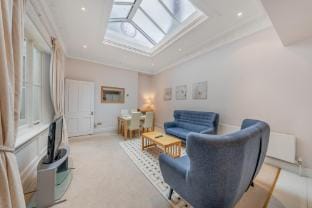 Bright & Modern Mayfair One-Bedroom Flat Apartment in City of Westminster