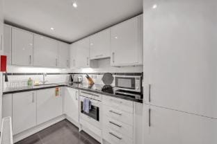 Refined Mayfair One-Bedroom Living Apartment in City of Westminster