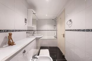 Classic Mayfair One-Bedroom with Patio Apartment in City of Westminster