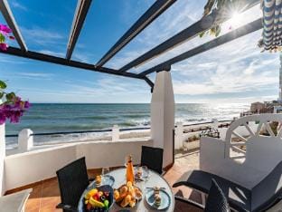 Sea-view apartment in Malaga with terrace Apartment in Sitio de Calahonda