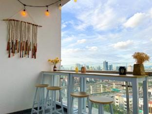 Cozy Huge Balcony Apartment Skypod Puchong Apartment in Subang Jaya
