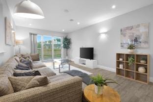 The Isleworth Garden Retreat | 3BR 2BA with Gated  Apartment in Isleworth