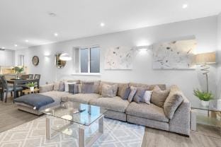 The Isleworth Garden Retreat | 3BR 2BA with Gated  Apartment in Isleworth
