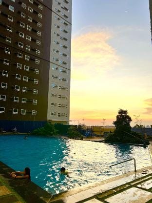 Female Shared-Condo w/ Pool in Mandaluyong City Apartment in Mandaluyong