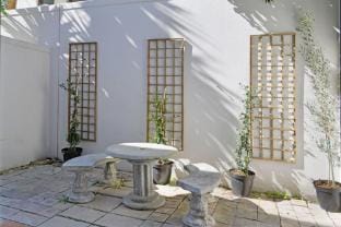 Modern Sea Point Oasis | Garden, Pool & Gym Access Apartment in Sea Point