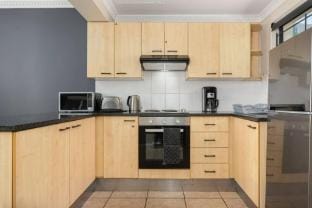 Planet Africa Studio | Pool | Gym Apartment in Sea Point