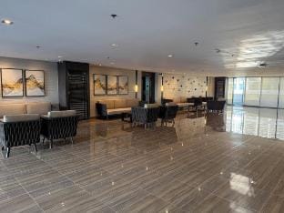 Stunning 41F Skyline View • Relaxing City Escape Apartment in Makati