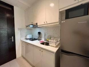 Minimalist 2BR Pico De Loro Near Beach and Pool Apartment in Nasugbu