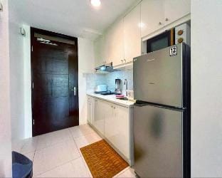 Minimalist 2BR Pico De Loro Near Beach and Pool Apartment in Nasugbu