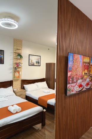 Relaxing Escape • 2 Beds•Rattan Chair•65” Smart TV Apartment in Makati