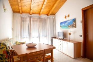 Bright apartment with two lovely terraces Apartment in Veneto
