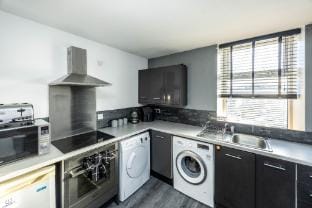 Modern Birkby Lodge Townhouse 2-3 bedroom options Apartment in Huddersfield