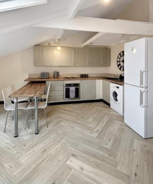 Sleeps 4, 2 bed apartment in town centre +parking Apartment in Grantham