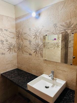 The Comfort Hub Apartment in Noida