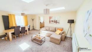 White Jasmine in Stroud Apartment in Stroud