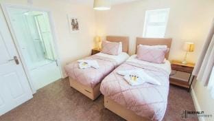 White Jasmine in Stroud Apartment in Stroud