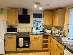 Orange Lilly in Stroud with Free Parking Apartment in Stroud