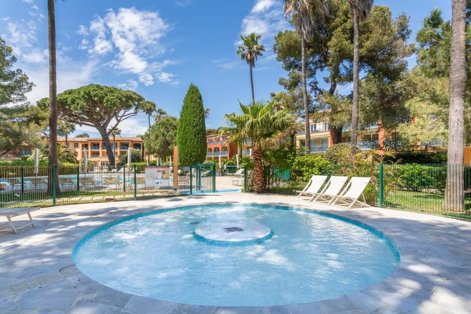 Pierre and Vacances La Pinede Residence Apartment in Hyères