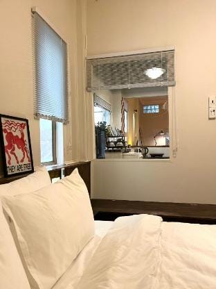 Spacious 1BR Flat | 5m Walk to Bui Vien Apartment in Ho Chi Minh City