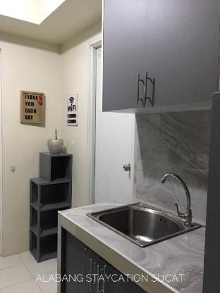 Room 5 "Classic Style w/ Patio" Apartment in Muntinlupa
