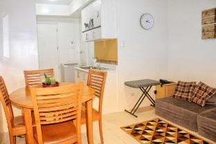Room 1, Relax and Chill Apartment in Muntinlupa
