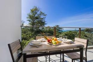 Kamala Seaview 1BR w/ Balcony Oceana A32 Apartment in Kamala